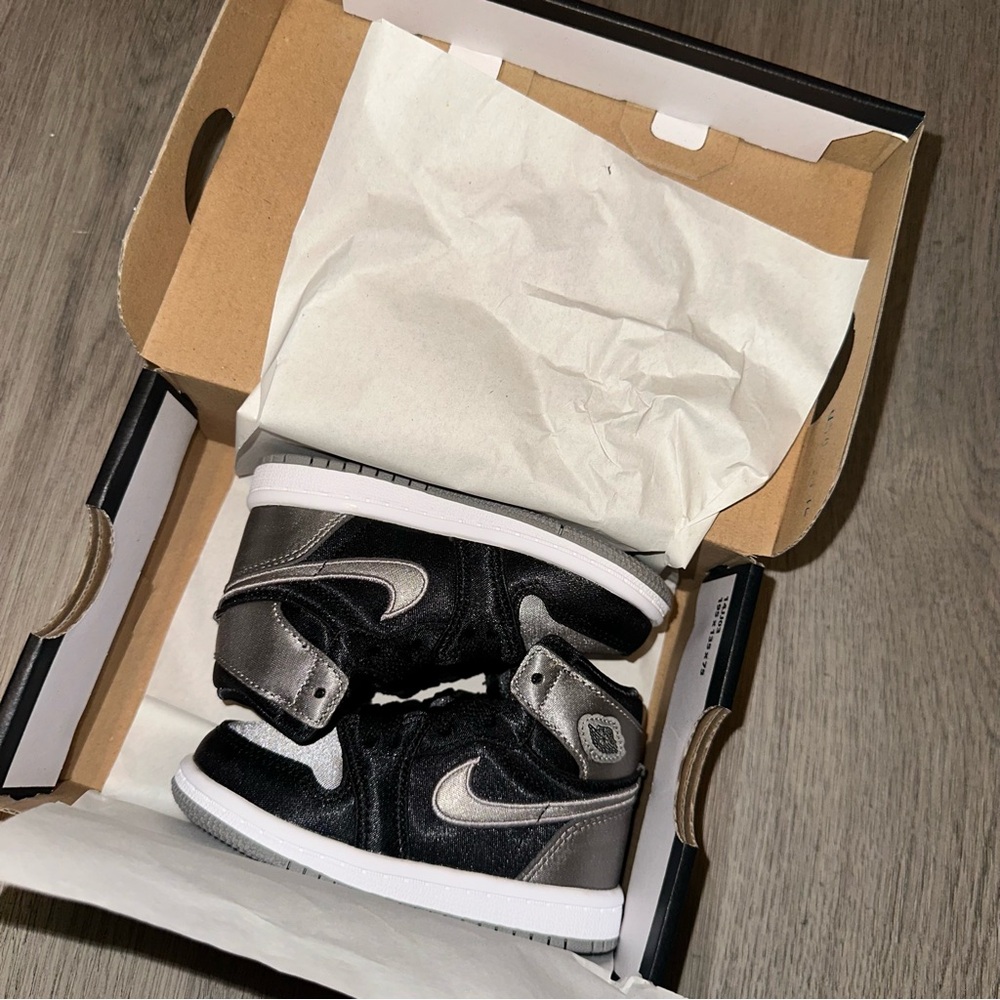 NIB JORDAN 1 RETRO HIGH OG Toddlers Size 6c